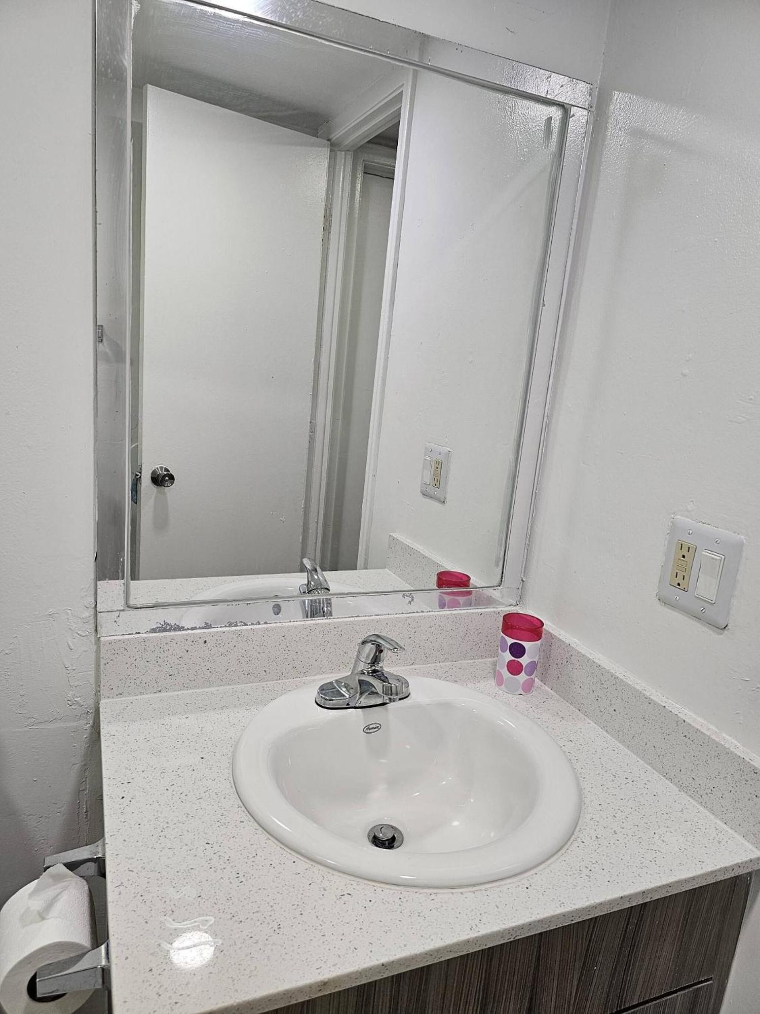 Room In Apartment - The Sample Rd Retreats Pompano Beach Dış mekan fotoğraf